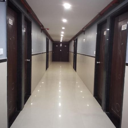 סוראט Infinity Rooms & Banquet מראה חיצוני תמונה