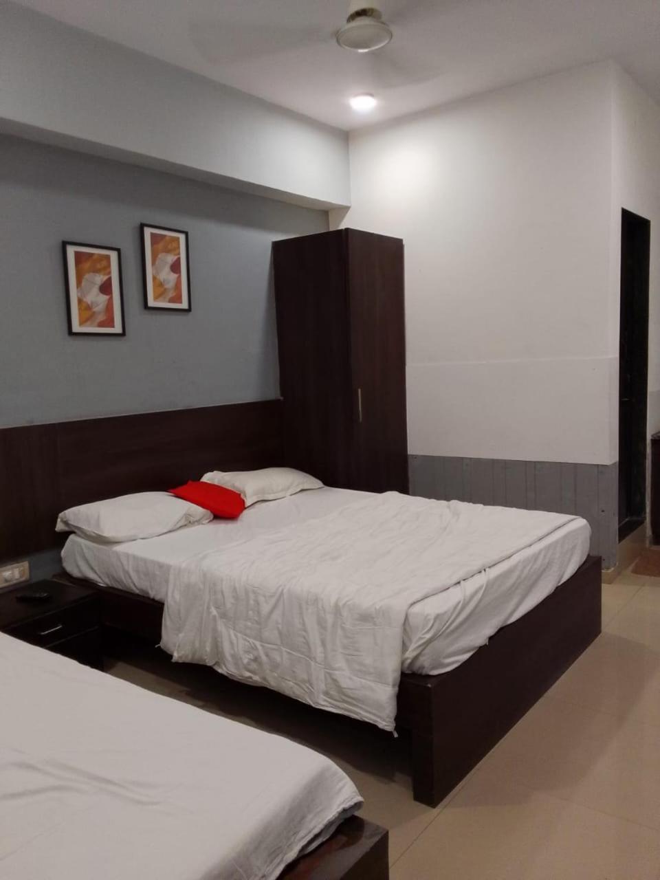 סוראט Infinity Rooms & Banquet מראה חיצוני תמונה